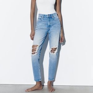 ZARA RIPPED HIGH RISE TRF MOM JEANS